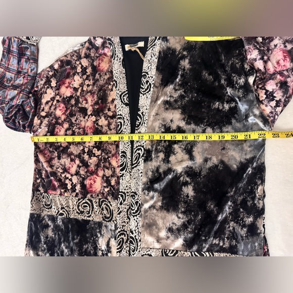 Gimmicks by BKE Limited Edition Multicolor Floral Velvet Cardigan Size Large - Picture 13 of 16